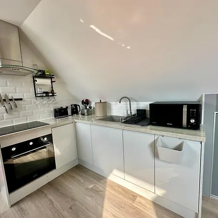 Country Haven Comfy & Sleek Apartment *