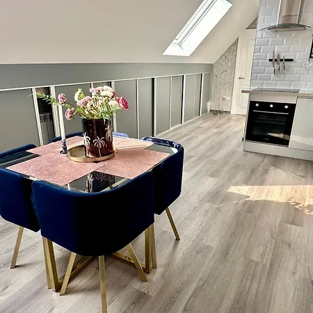 Country Haven Comfy & Sleek Apartment